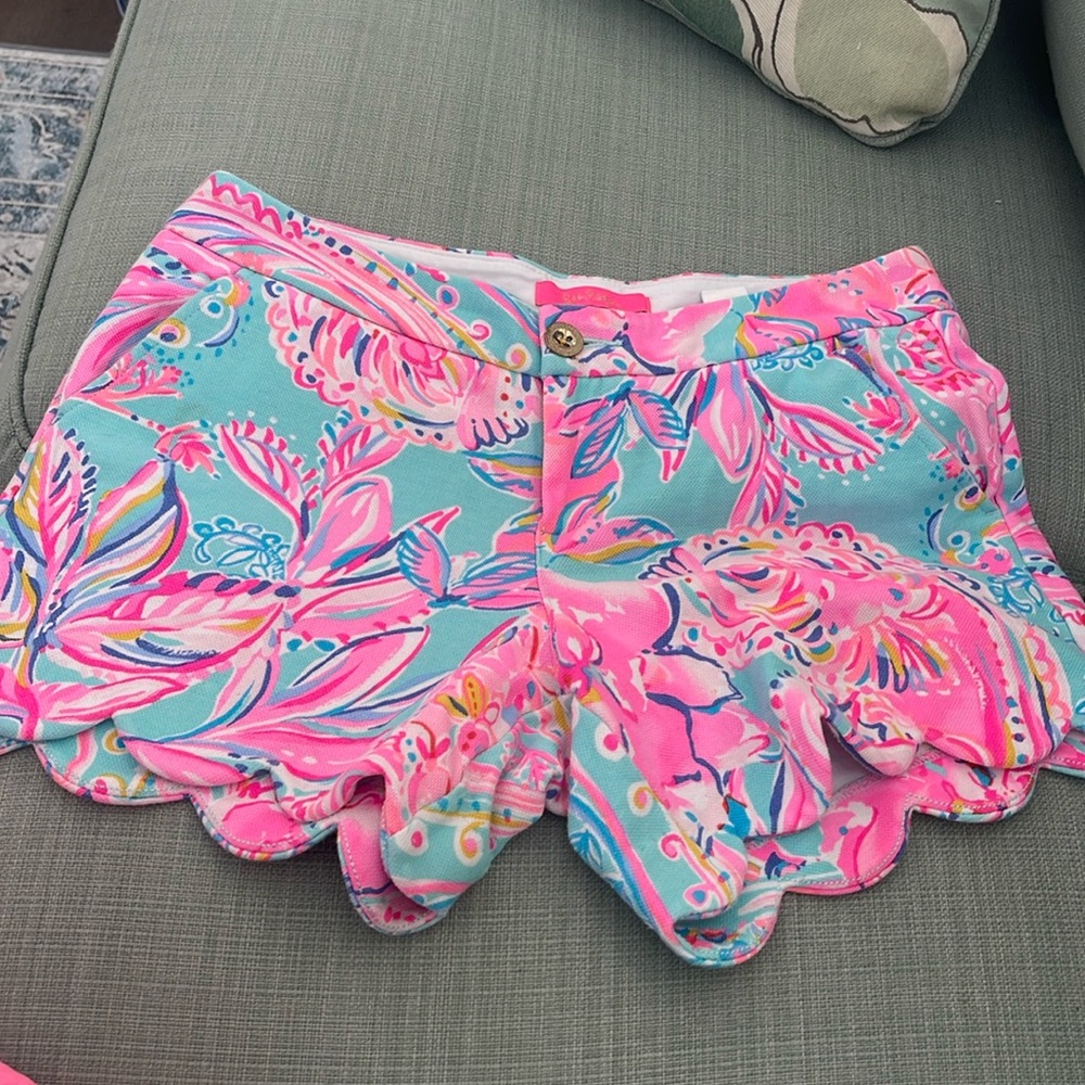 Lilly Pulitzer scalloped shorts size 6